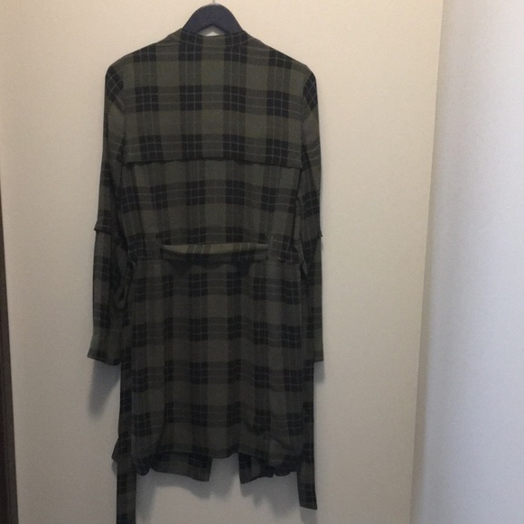 Aritzia  Quincy trench by Babaton - Picture 4 of 7